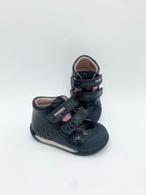 Load image into Gallery viewer, Pablosky Arcadia Patent Shoe Navy 061428