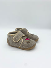 Load image into Gallery viewer, Bopy Amour Beige Slipper