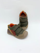 Load image into Gallery viewer, Biomecanics Green/Tan Militare Shoe