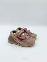 Load image into Gallery viewer, Biomecanics Sequin Gold Kiss Shoe