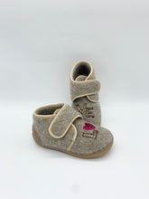 Load image into Gallery viewer, Bopy Amour Beige Slipper