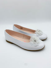 Load image into Gallery viewer, Pablosky White Shoe with Flower Napa Nacar Blanco 261879908