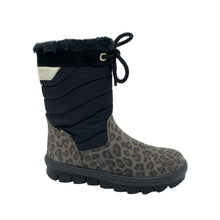 Load image into Gallery viewer, A single mid-calf winter boot with a leopard print pattern on the lower section, a black ribbed shaft, black faux-fur trim, and black laces, shown against a plain white background.