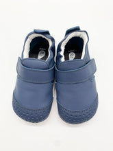 Load image into Gallery viewer, Bobux Go Cruiser Vintage Indigo