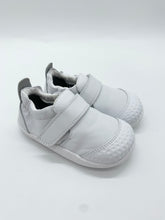 Load image into Gallery viewer, Bobux Go Cruiser White