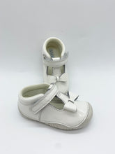Load image into Gallery viewer, Startrite Wiggle White Patent Pre-Walker/Cruiser Shoe