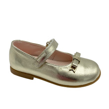 Load image into Gallery viewer, A gold-colored Pablosky Mary Jane shoe with a bow detail and Velcro strap for girls.