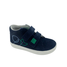 Load image into Gallery viewer, A navy and royal blue Superfit toddler's shoe with a lace-up closure, featuring an arrow decoration on the heel and a padded ankle.