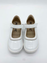 Load image into Gallery viewer, Petasil Mary Jane White Patent 6304-125.02.05