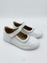 Load image into Gallery viewer, Petasil Mary Jane White Patent 6304-125.02.05