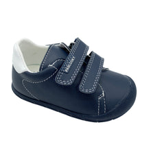 Load image into Gallery viewer, A navy Pablosky Leader-Tech First Walker shoe for babies, featuring double velcro fastening and a soft flexible sole.