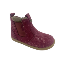 Load image into Gallery viewer, A pair of red leather ankle boots with a sparkle finish and a side zipper, designed for boys.