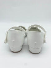 Load image into Gallery viewer, White Heeled Shoe Poti Pati