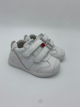 Load image into Gallery viewer, Biomecanics Trainer White 221001-C050