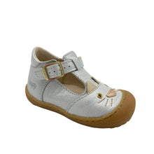 Load image into Gallery viewer, A white leather junior shoe with a cat face design across the top and a classic buckle fastening.
