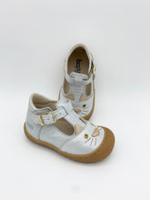 Load image into Gallery viewer, Bopy Jiki Cat Shoe Blanc