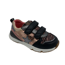 Load image into Gallery viewer, A pair of children's sneakers with animal print and sequins in rose gold and silver colors, featuring a non-slip sole and double Velcro fastening.