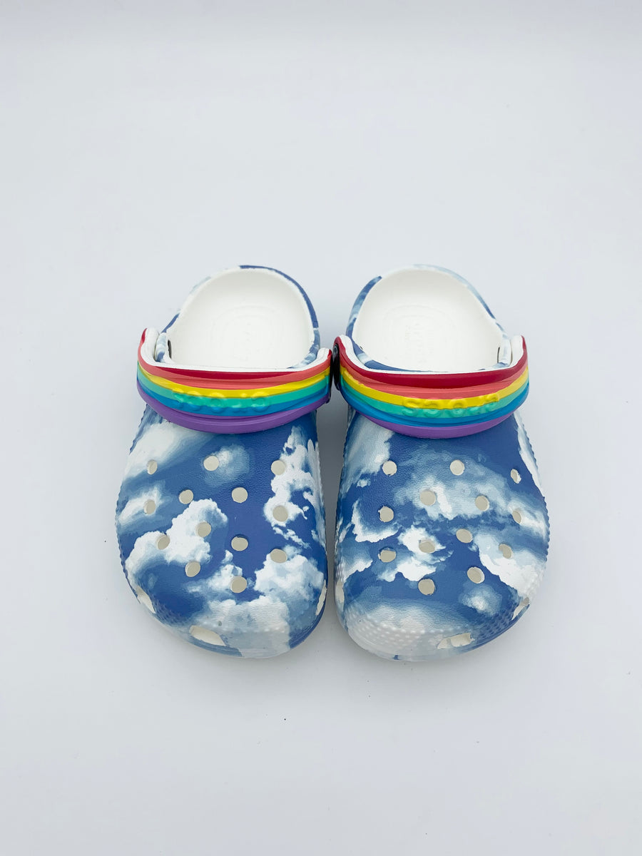 Cloud crocs 2025 with rainbow strap