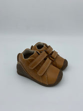 Load image into Gallery viewer, Biomecanics Tan Shoe Arena