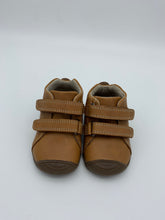 Load image into Gallery viewer, Biomecanics Tan Shoe Arena