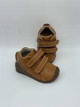 Load image into Gallery viewer, Biomecanics Tan Shoe Arena