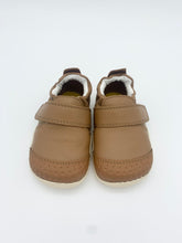 Load image into Gallery viewer, Bobux Go Cruiser Caramel