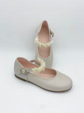 Load image into Gallery viewer, Pablsoky Cream Shoe Flower Strap/Napa Nacar Marfil 863738