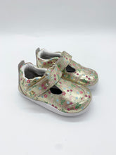 Load image into Gallery viewer, Bobux Scout T-Bar Cruiser Gold Multi
