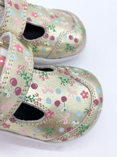 Load image into Gallery viewer, Bobux Scout T-Bar Cruiser Gold Multi
