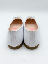 Load image into Gallery viewer, Pablosky White Shoe with Flower Napa Nacar Blanco 261879908
