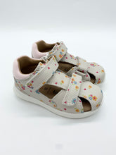 Load image into Gallery viewer, Superfit Bumblebee White/Multi Sandal 1-000397-1010
