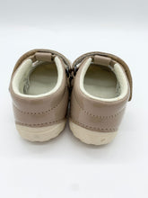 Load image into Gallery viewer, Startrite Tumble Taupe Patent Pre-Walker/Cruiser Shoe

