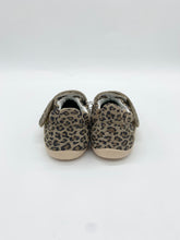 Load image into Gallery viewer, Bobux Go Cruiser XP Marvel Leopard Shimmer
