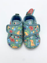 Load image into Gallery viewer, Garvalin Dinosaur Slipper/Indoor Shoe Verde 261339-A442
