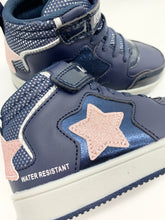 Load image into Gallery viewer, Lelli Kelly Water Resistant Star Hi-Top Blu/Rosa LKAA5224A00
