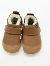 Load image into Gallery viewer, Bobux Cruiser Marvel Arctic Caramel
