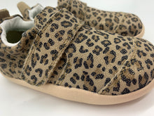 Load image into Gallery viewer, Bobux Go Cruiser XP Marvel Leopard Shimmer
