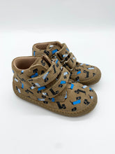 Load image into Gallery viewer, Superfit Saturnus First Walker Braun/Dog Print Braun 1-0009353-3000
