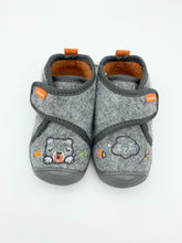 Load image into Gallery viewer, Biomechanics Boys Slipper/Indoor Shoe
