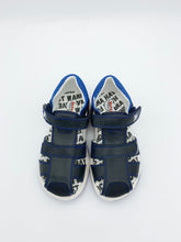 Load image into Gallery viewer, Garvalin Closed Toe Sandal Navy/Royal
