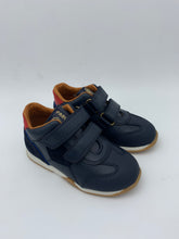 Load image into Gallery viewer, Pablosky Navy Hi-Shoe Leader Tech
