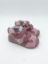 Load image into Gallery viewer, pink shoe
