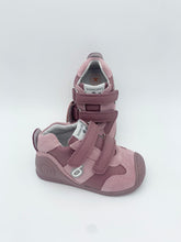 Load image into Gallery viewer, girls shoe
