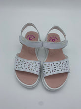 Load image into Gallery viewer, Pablosky White Sandal Muti Sparkle
